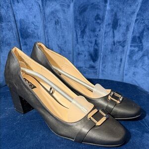 Jones New York Korban Black Heels with Gold Buckle Size 9.5 NWOT